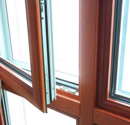 鋁木門窗